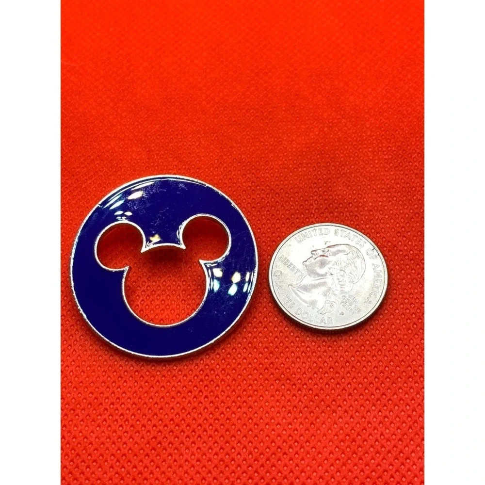 Large Mickey mouse disney icon cut out head trading blue silver pin